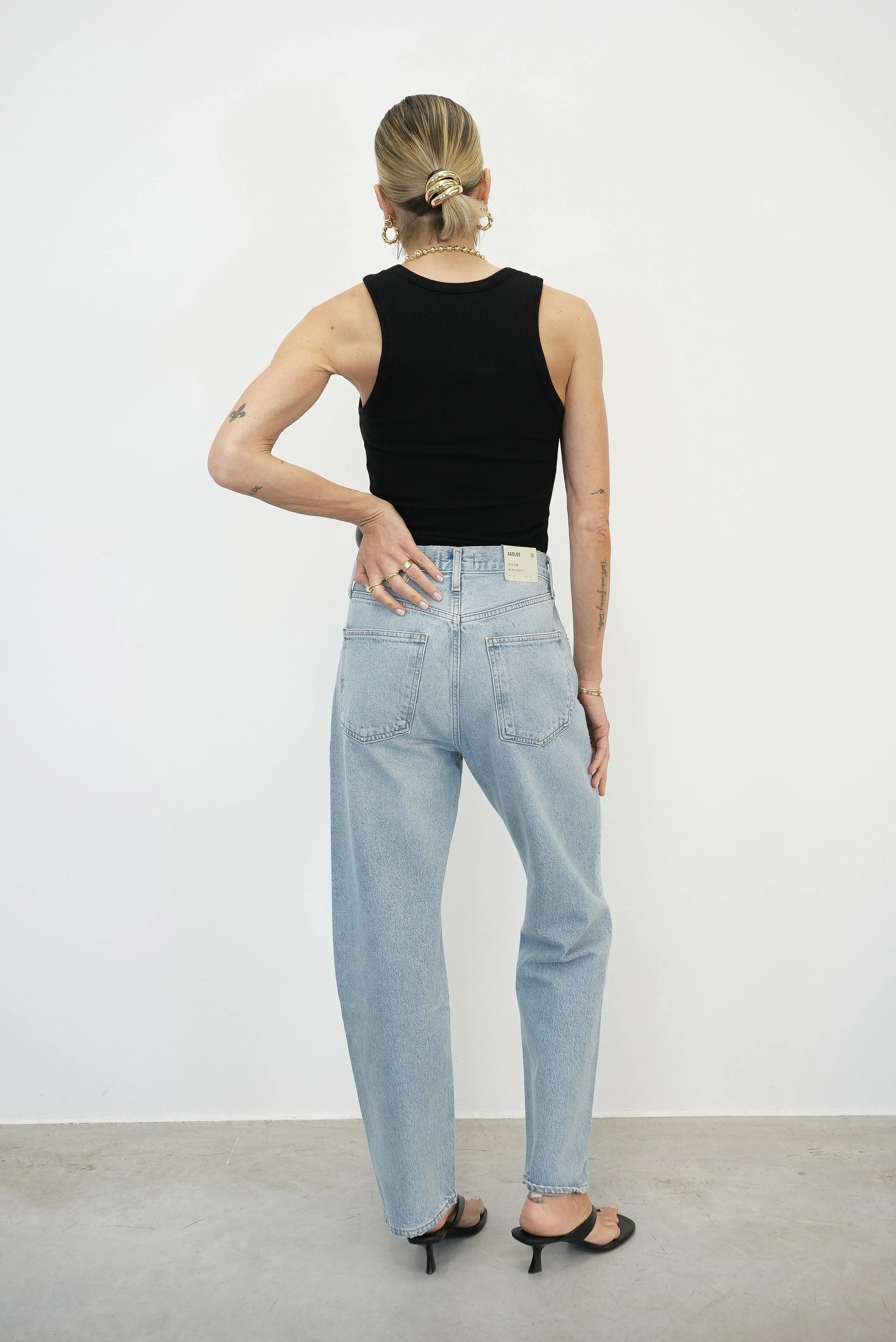 90’S MID RISE LOOSE FIT JEANS IN SNAPSHOT