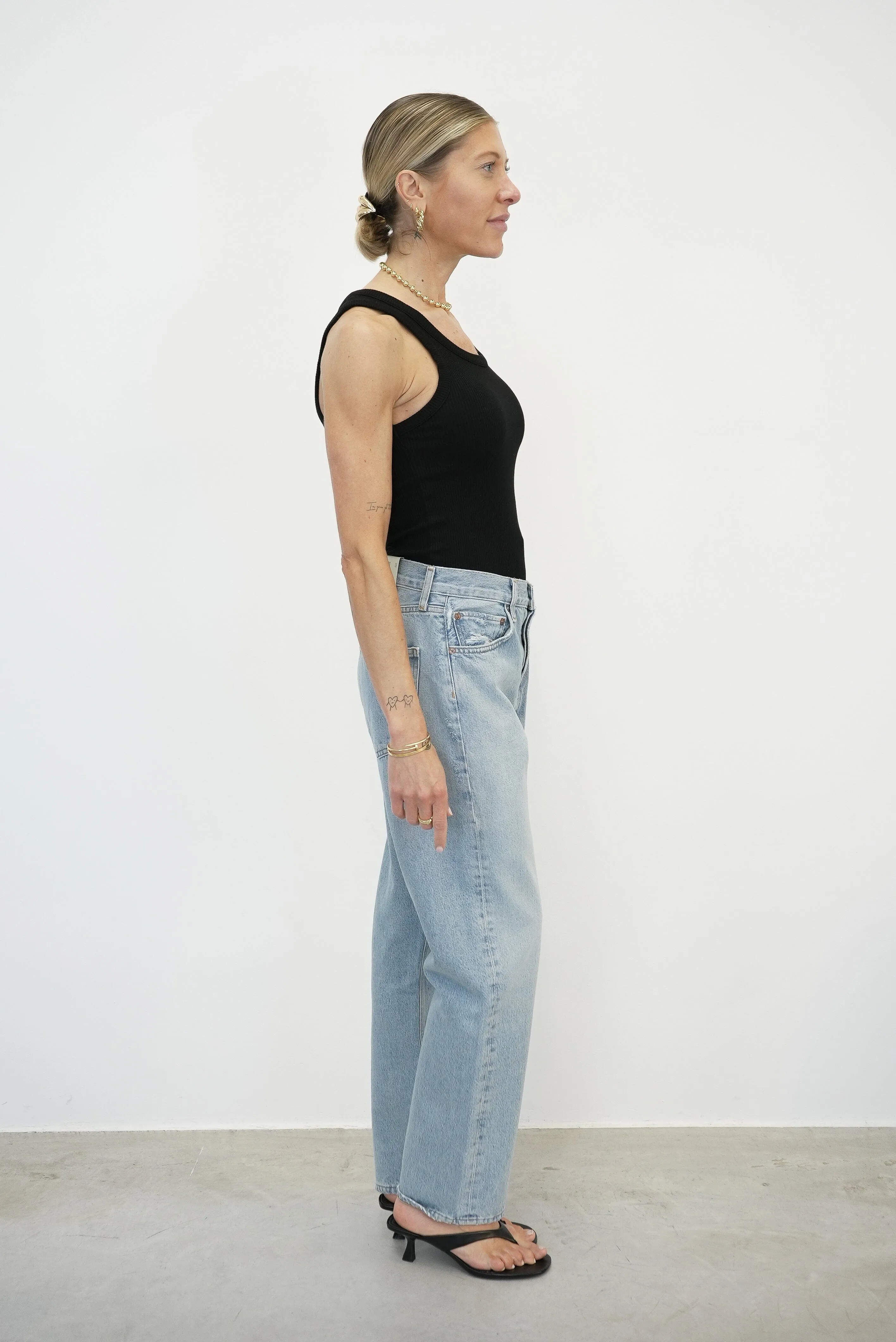 90’S MID RISE LOOSE FIT JEANS IN SNAPSHOT