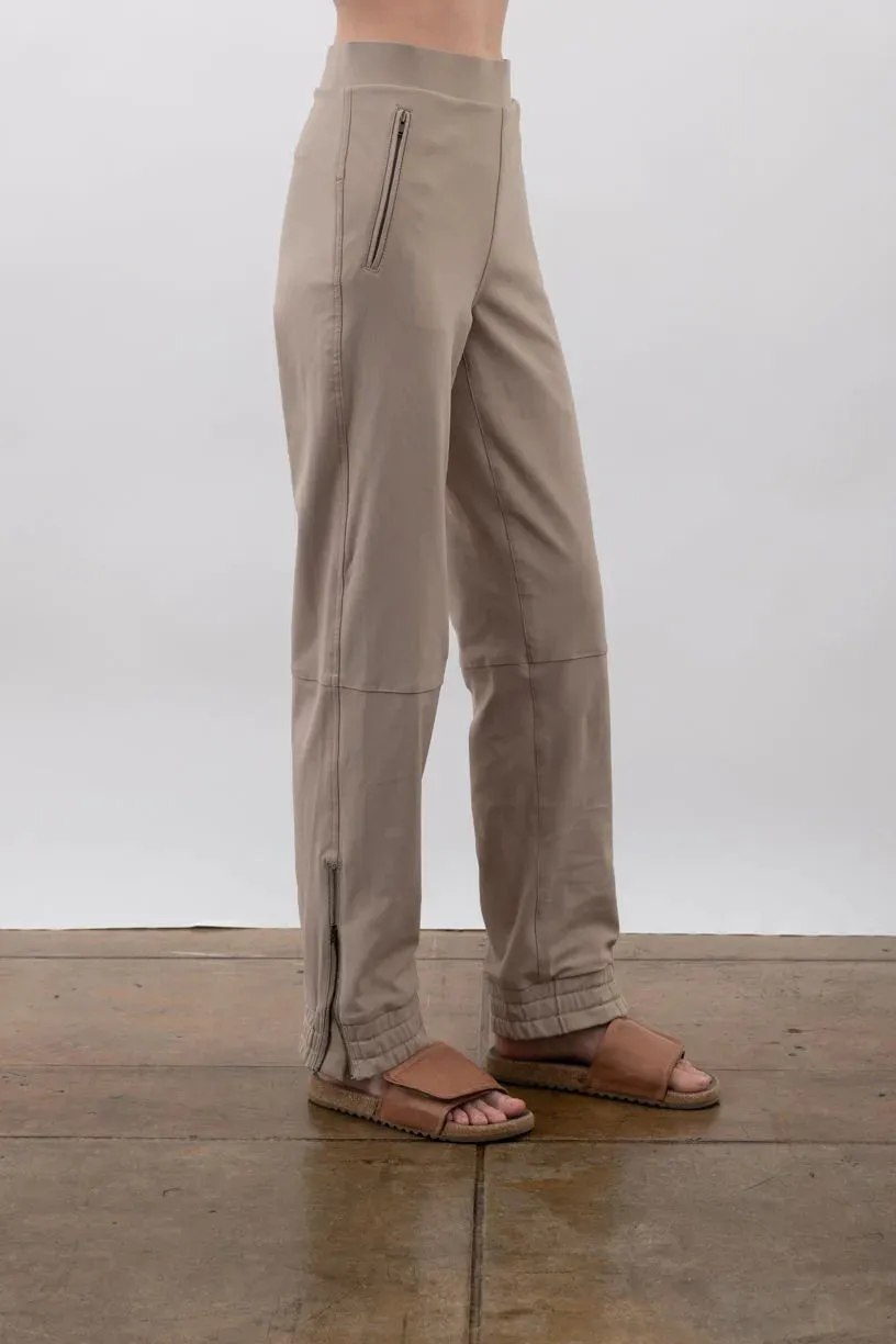 Valora Tech Stretch Jogger - Desert