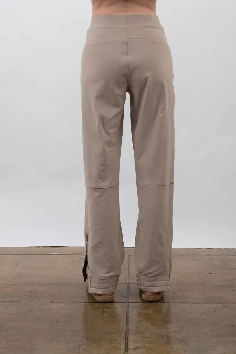 Valora Tech Stretch Jogger - Desert