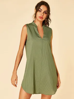 Wholesale Green Deep V Neck Sleeveless Plain Dresses